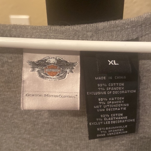 Women’s tank. Like new. Ribbed for your convenience lol - Picture 2 of 5